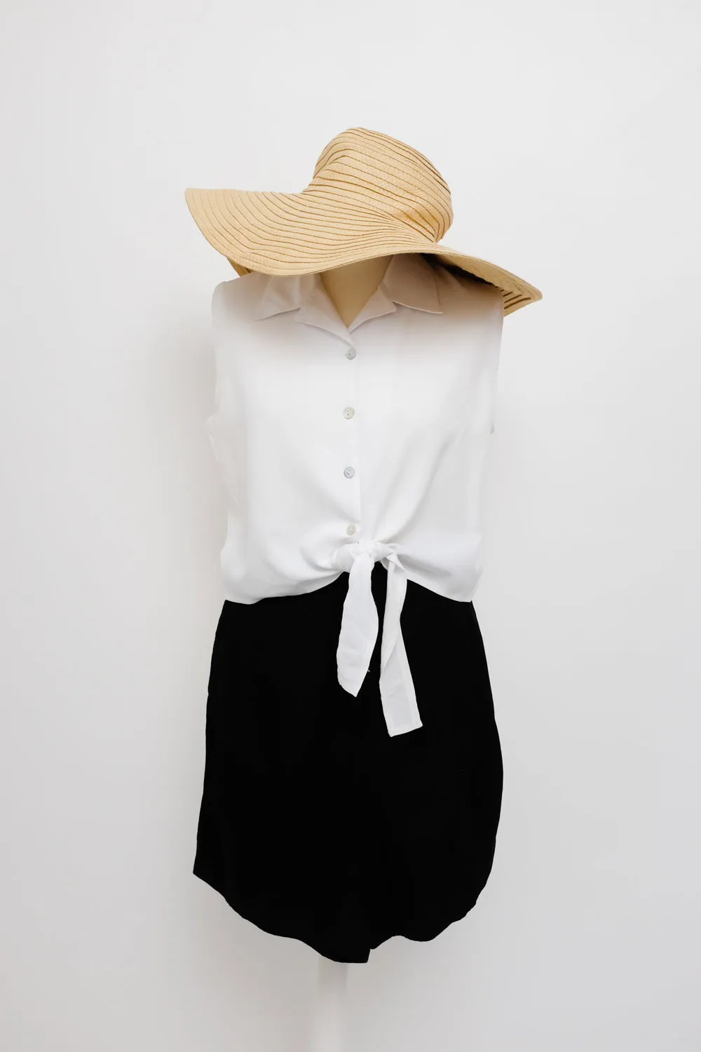 0056_KNOTTED WHITE SHORT BLOUSE