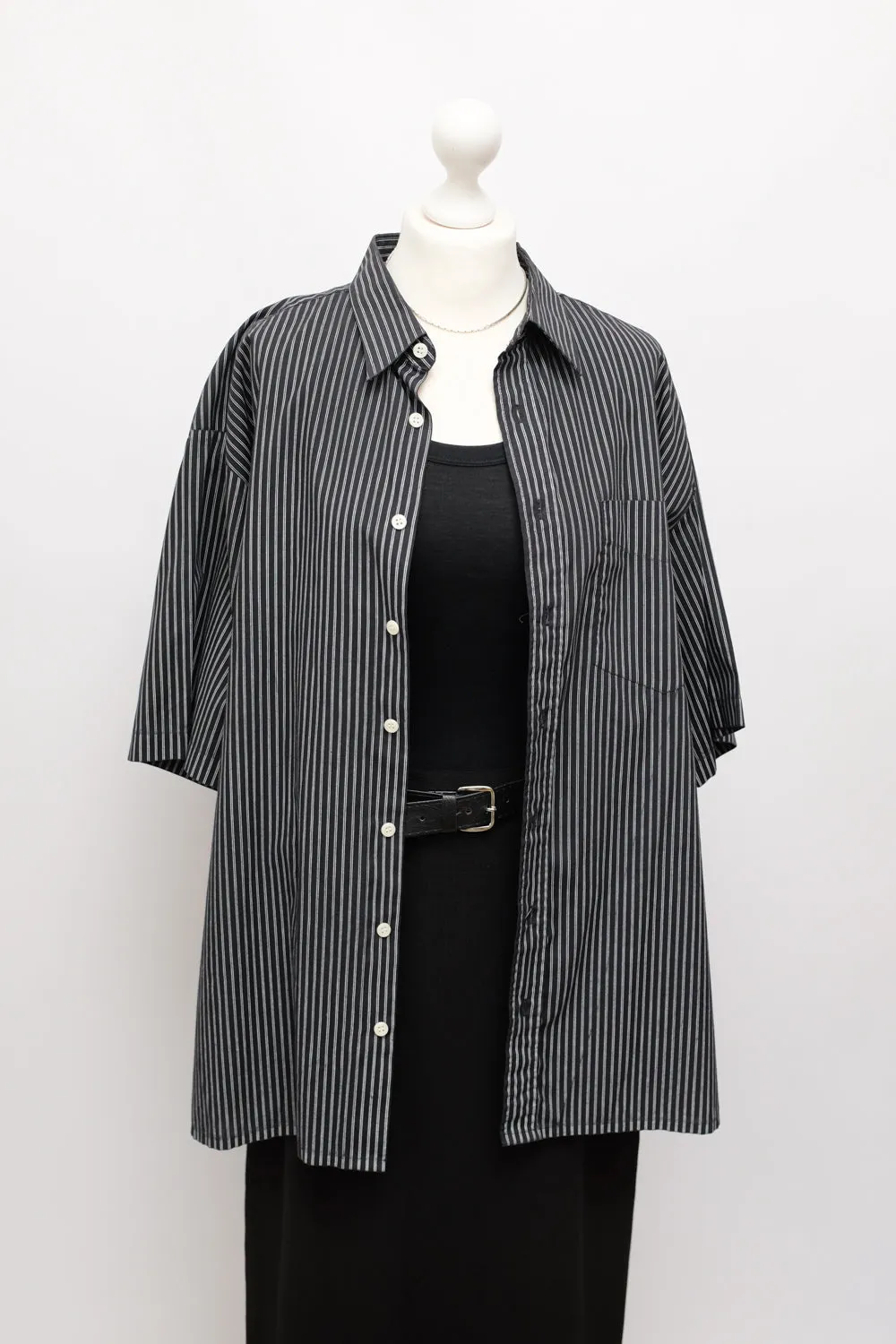 BLACK WHITE PINSTRIPED OVERSHIRT