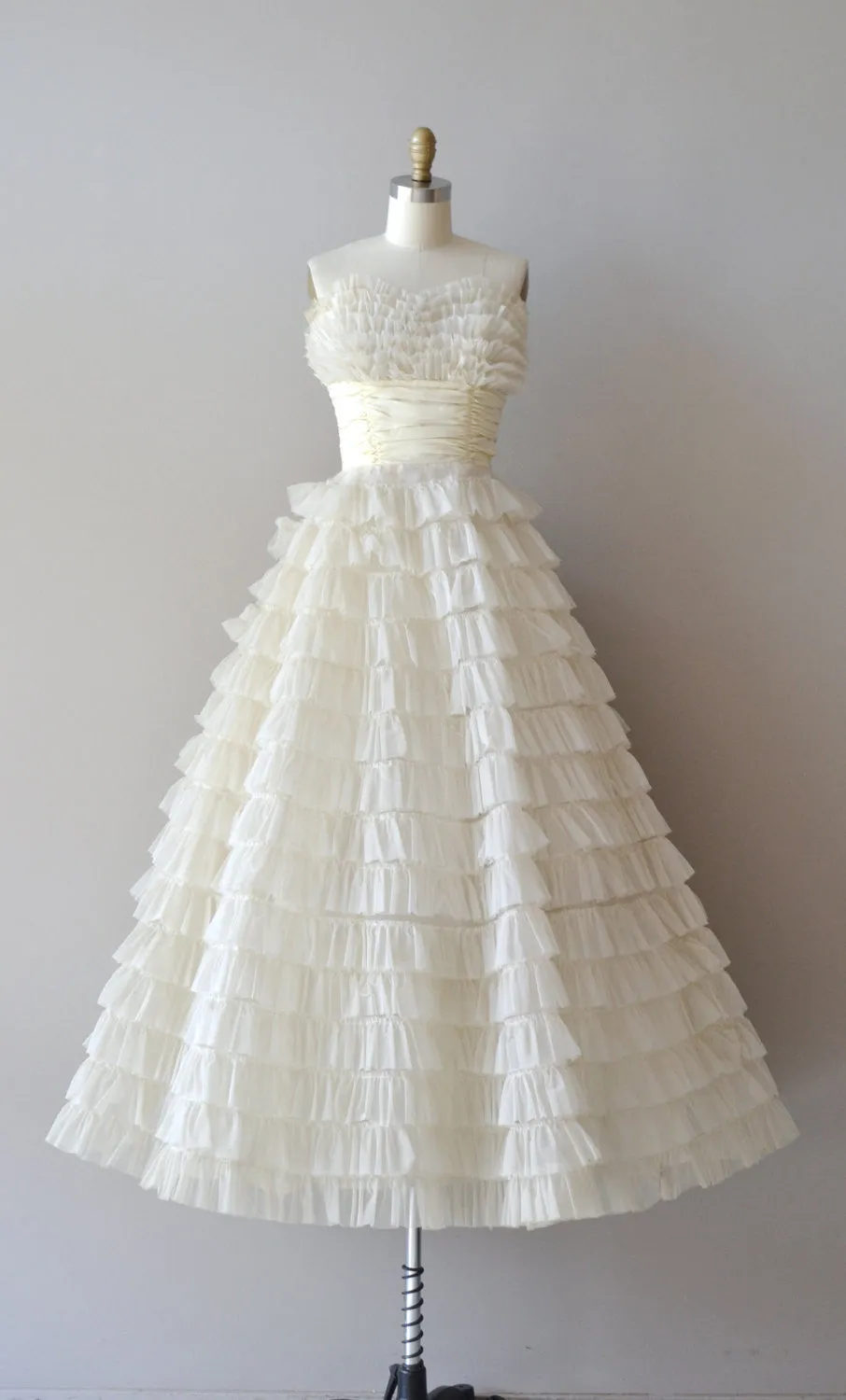 Retro Vintage Tea Length Wedding Dress with Tiered Ruffles DV2070